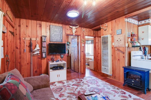 Country Cottage by the Lake image 10