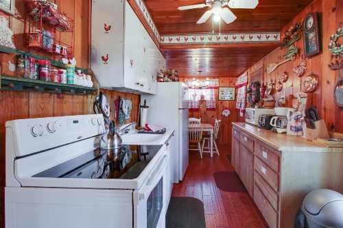 Country Cottage by the Lake image 11