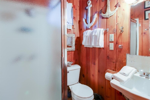 Country Cottage by the Lake image 17