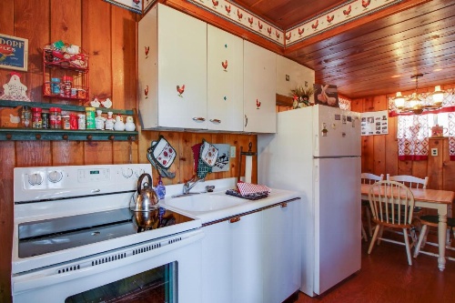 Country Cottage by the Lake image 18