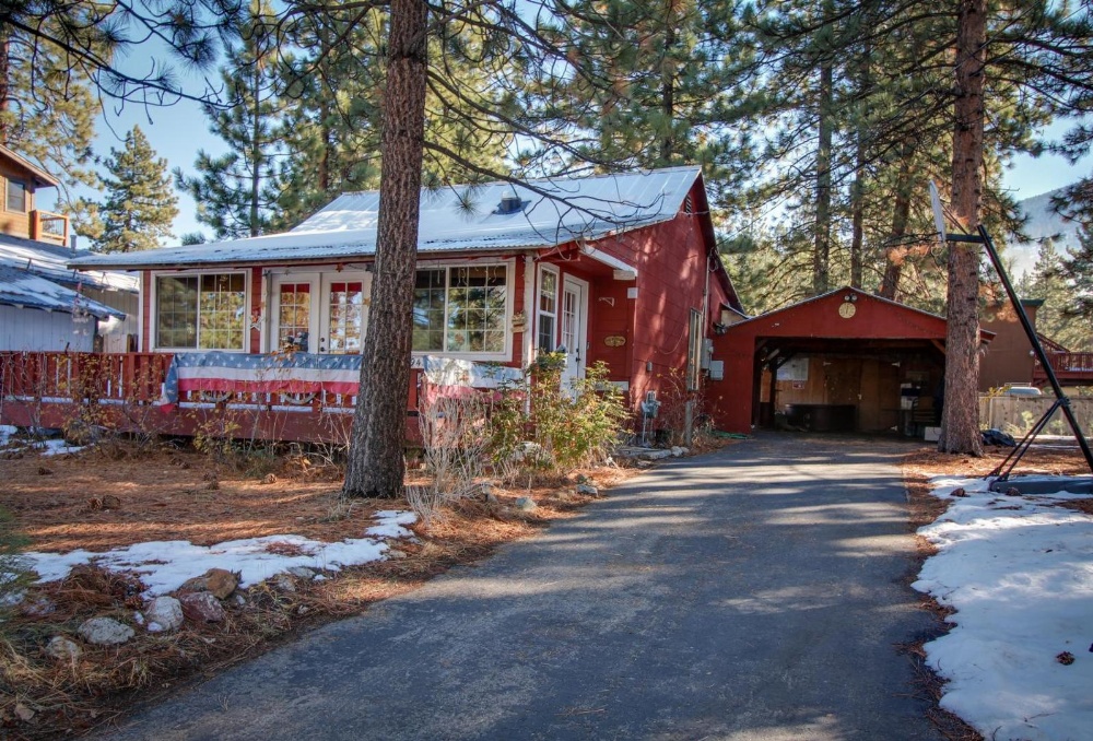 Country Cottage by the Lake