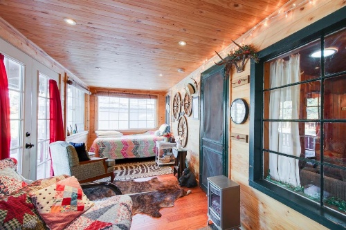 Country Cottage by the Lake image 6